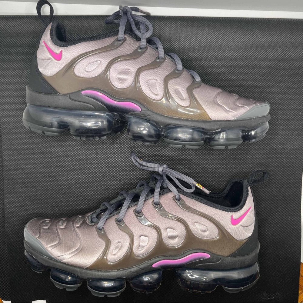 Nike Air VaporMax Plus ‘Active Fuchsia’ Size 8.5
